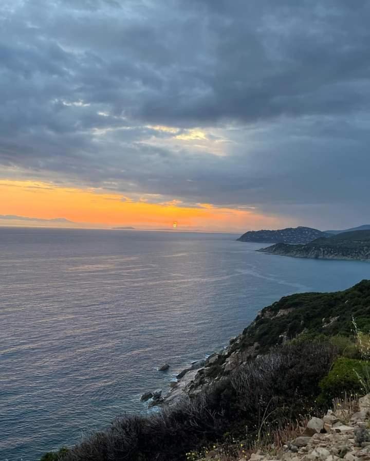 B&B Is Pranus A Mari Casa Privata Solanas  Rum bild